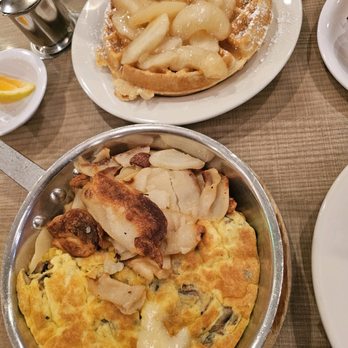 Lou Mitchell's - Breakfast & Brunch Near Me - Chicago, Illinois Lou Mitchell's - Breakfast & Brunch Near Me - Chicago, Illinois