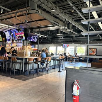 Yard House - Inside - American Near Me - Sparks, Nevada