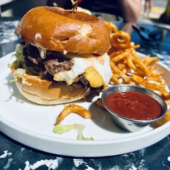 Scopo Divino - Best Burger in the City - Wine Bars Near Me - San Francisco, California