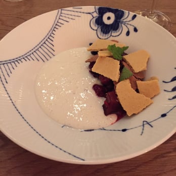 Brasserie 1861 - Berry dessert - Brasseries Near Me - Helsingør Brasserie 1861 - Berry dessert - Brasseries Near Me - Helsingør