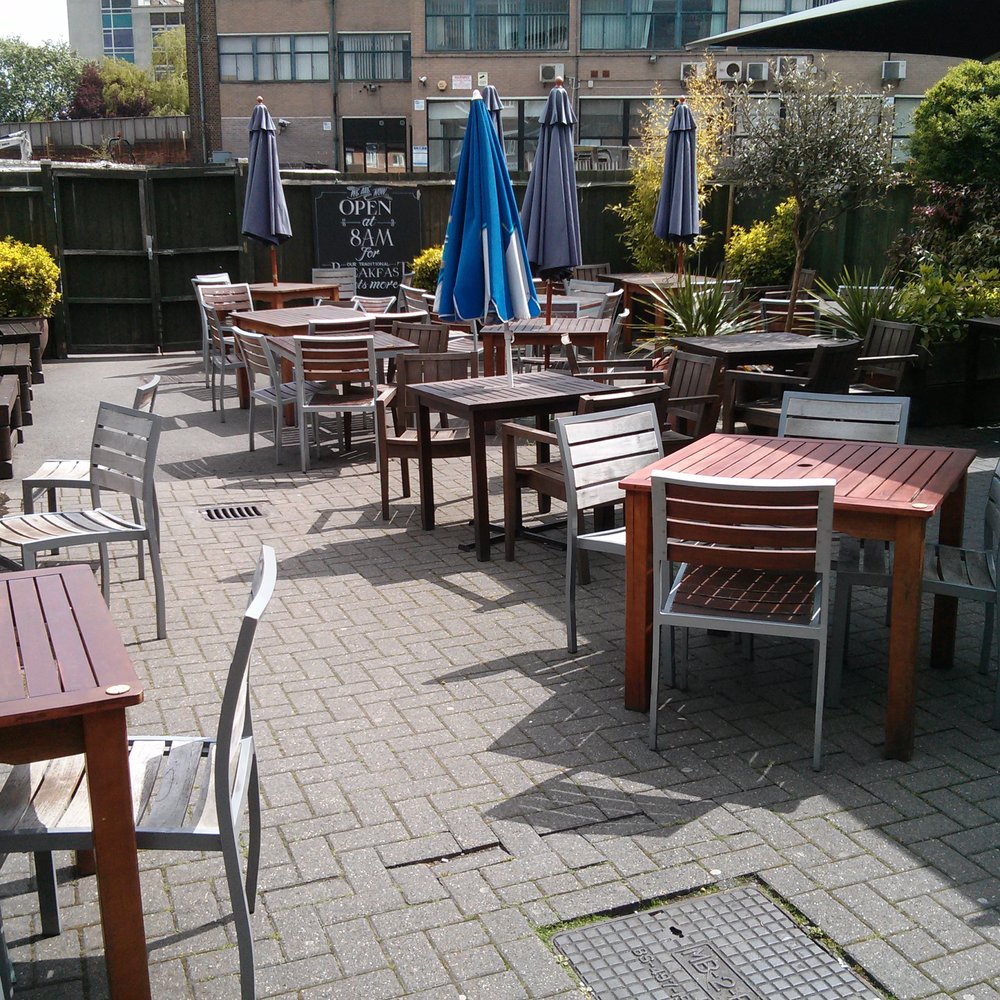 Village Inn - The beer garden - Pubs Near Me - Pinner, XGL
