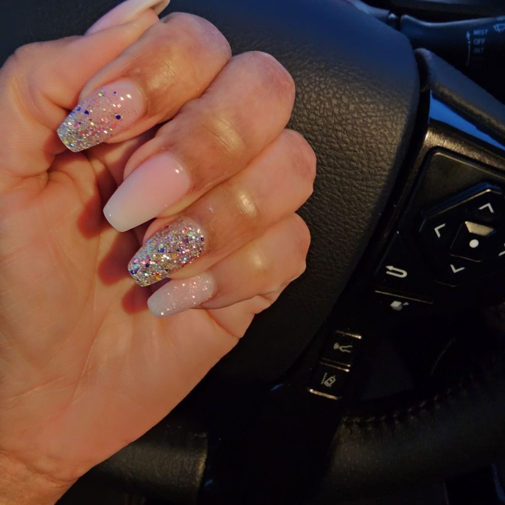 Escape Nail & Spa - Tech: Helen - Nail Salons Near Me - Cincinnati, Ohio Escape Nail & Spa - Tech: Helen - Nail Salons Near Me - Cincinnati, Ohio