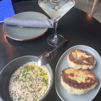 Maxwells Trading - Gin martini, French onion dip - New American Near Me - Chicago, Illinois Maxwells Trading - Gin martini, French onion dip - New American Near Me - Chicago, Illinois