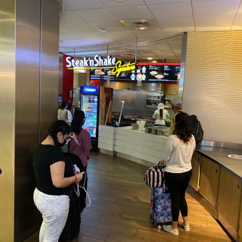 Steak ’n Shake - a group of people waiting in line - Fast Food Near Me - Fort Lauderdale, Florida Steak ’n Shake - a group of people waiting in line - Fast Food Near Me - Fort Lauderdale, Florida