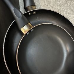 Canyon Gateway RV Park - Dirty pots and pans.