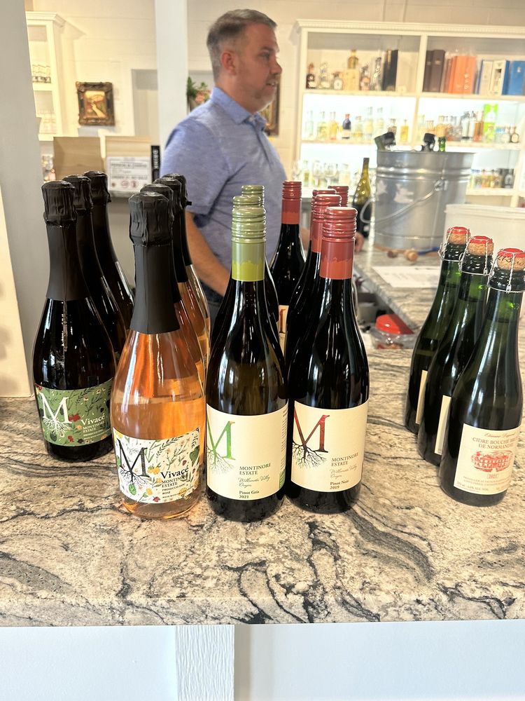 TONIC BOTTLE AND CORK 2306 Woodward Ave, Muscle Shoals, Alabama