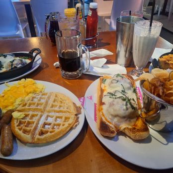 Big Pink - Meatballs, breakfast platter, meatball sub, fries, mac n cheese - Pizza Near Me - Miami Beach, Florida Big Pink - Meatballs, breakfast platter, meatball sub, fries, mac n cheese - Pizza Near Me - Miami Beach, Florida