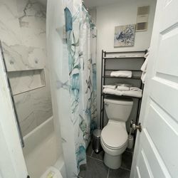 Myrtle Beach Resort - Nicely tiled shower and decor.