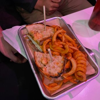 Bobcat Bonnie's Ferndale - chicken avo and curly fries - Gastropubs Near Me - Ferndale, Michigan