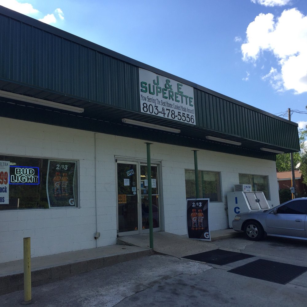 J & E Superette - the front of the store - Grocery Near Me - Manning, South Carolina