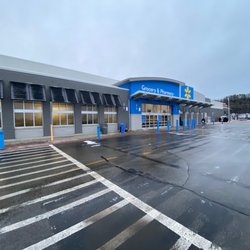 Walmart Supercenter - Outside 12/17:22