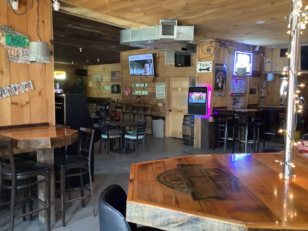 ROOSTERS BAR Updated October 2024 10 Photos 406 N 4th St