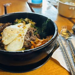 Unidos - Dolsot bibimbop (hot rice bowl)