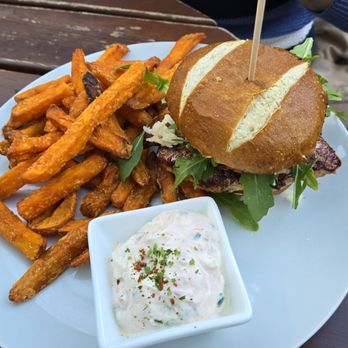 Brauhaus Wernigerode - Chicken burger - German Near Me - Wernigerode, ST