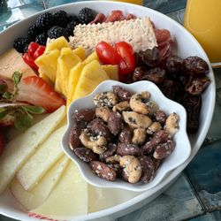 1701 Tasting Lounge - All Inclusive Brunch Grazing Platter + Pineapple Mango Mimosas