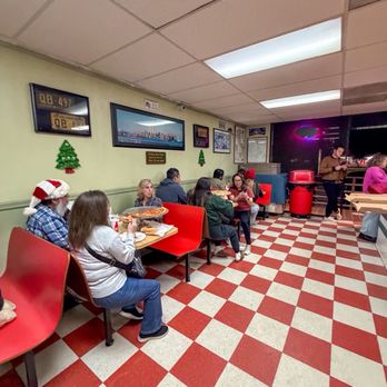 Bonello's New York Pizza - Interior - Pizza Near Me - Torrance, California
