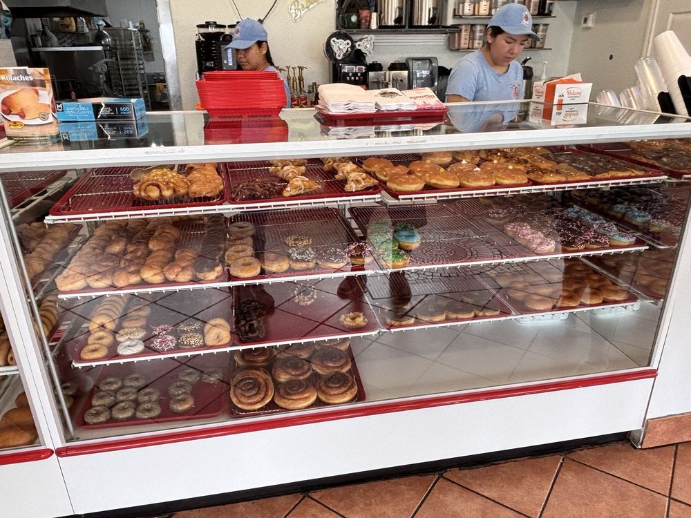 The Ski Bay Donuts Logo
