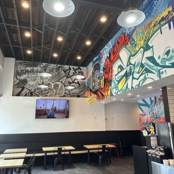 New York Chicken & Gyro - Decor - Halal Near Me - Pasadena, California