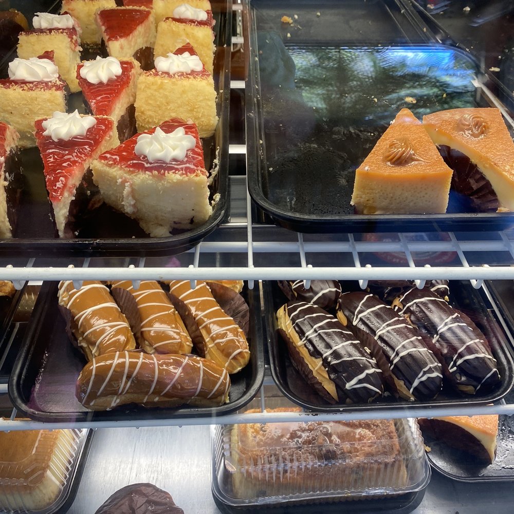 Pinecrest Bakery - Key Largo - Dulce de Leche eclair and chocolate eclair - Bakeries Near Me - Key Largo, Florida Pinecrest Bakery - Key Largo - Dulce de Leche eclair and chocolate eclair - Bakeries Near Me - Key Largo, Florida