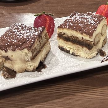 Carbone Pizzeria Americano - Tiramisu dessert. - Pizza Near Me - Berwyn, Illinois