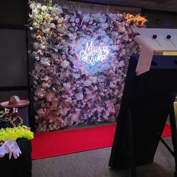 Elegance Photo Booth Chicago - Another Beautiful set up - Photo Booth Rentals Near Me Elegance Photo Booth Chicago - Another Beautiful set up - Photo Booth Rentals Near Me
