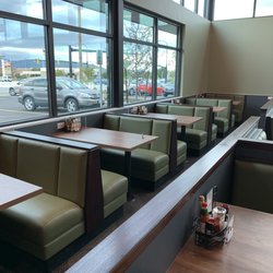 Warren’s South Jordan - Dining area