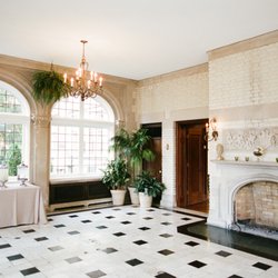 Laurel Hall - Solarium can seat up to 60 guests for dinner, or 100 for a small ceremony.
