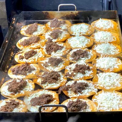 Los Originales Tacos de Birria by null