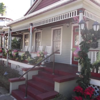 Cedar House Inn - View from driveway. - Bed & Breakfast Near Me - Saint Augustine, Florida