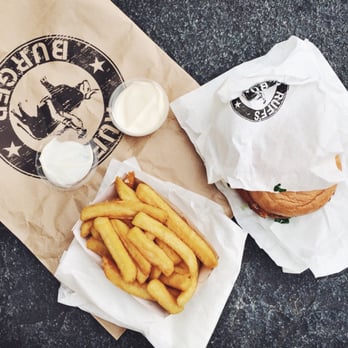 Imbiss RUFF'S BURGER - Veggie burger, small french fries and mayonnaise for take-away. - Burgers Near Me - Munich, BY Imbiss RUFF'S BURGER - Veggie burger, small french fries and mayonnaise for take-away. - Burgers Near Me - Munich, BY