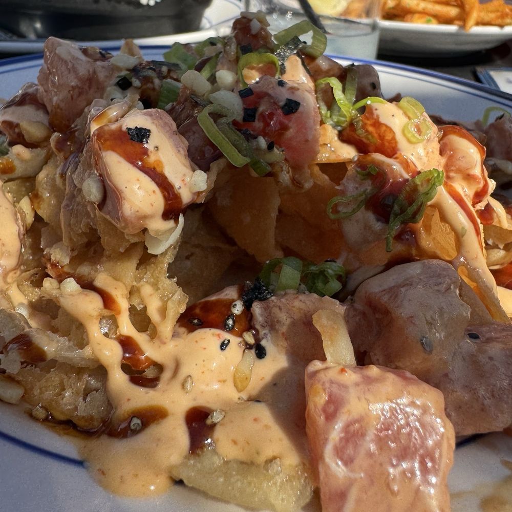 The Venice Whaler - Poke nachos - American Near Me - Venice, California