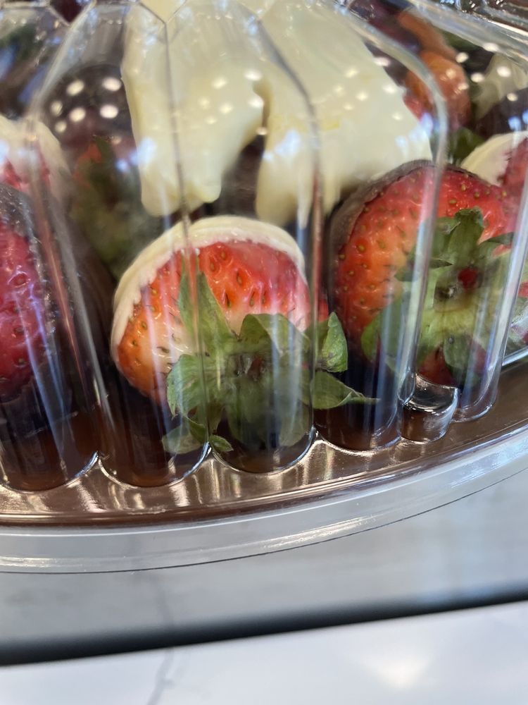 EDIBLE ARRANGEMENTS Updated October 2024 78 Photos & 27 Reviews