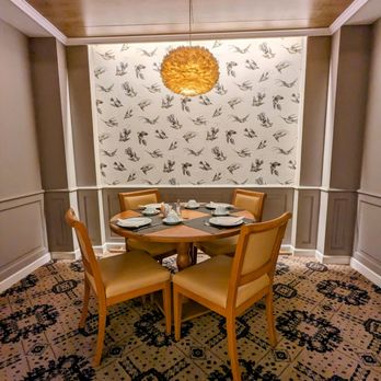 Hôtel Littré - Nice tables for breakfast. - Hotels Near Me - Paris, 75