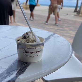 Häagen-Dazs - Ice cream with a view. - Juice Bars & Smoothies Near Me - Hollywood, Florida Häagen-Dazs - Ice cream with a view. - Juice Bars & Smoothies Near Me - Hollywood, Florida
