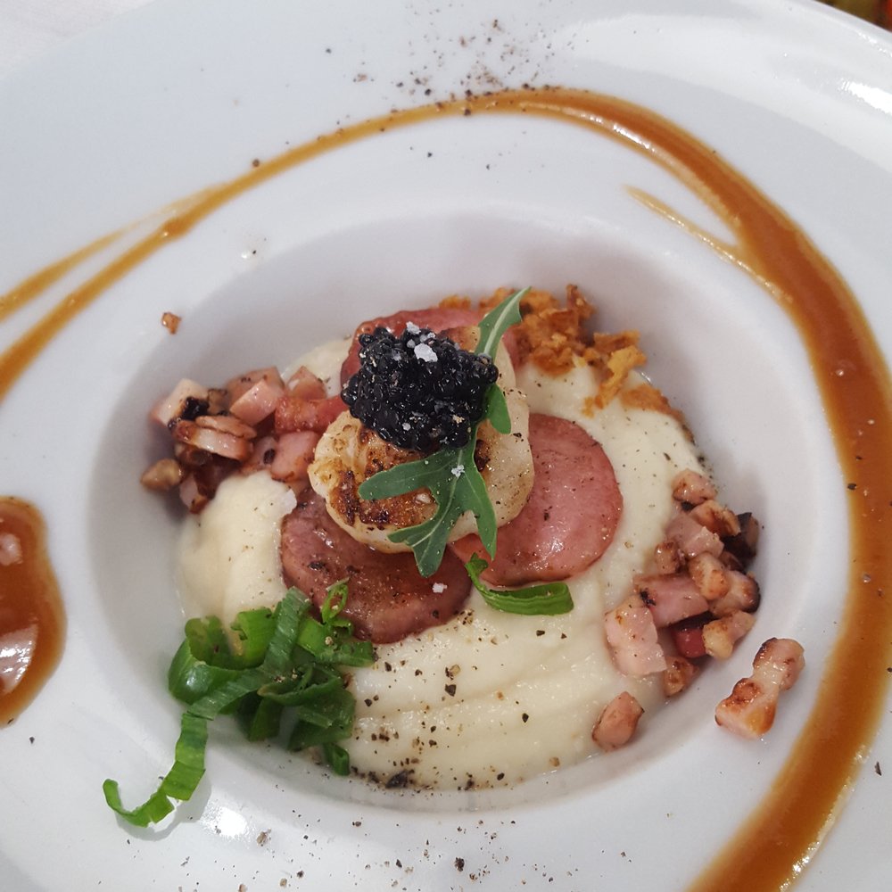 La Brunilda - Scallop, ham, sausage with cauliflower puree. - Tapas Bars Near Me - Seville, SE La Brunilda - Scallop, ham, sausage with cauliflower puree. - Tapas Bars Near Me - Seville, SE