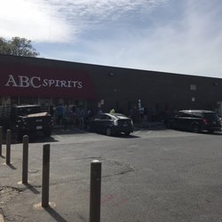 Mecklenburg County ABC Store - Social distancing line