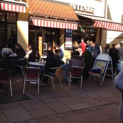 Vitale und Esposito - Schlange stehen fürs beste Eis in Bi - Bi.