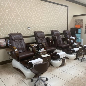 D Nail Spa - Nail Salons Near Me - Bonney Lake, Washington
