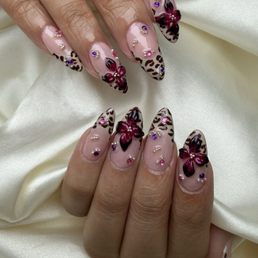 Gel X + Design (3D, french tip, gems) Gel X + Design (3D, french tip, gems)