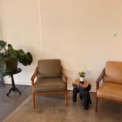Kunin Wines - Sitting area for two