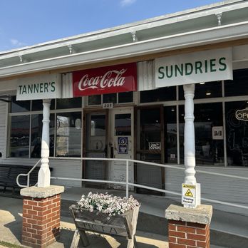 Tanners Historic Cafe - Outside view - Burgers Near Me - Wartburg, Tennessee Tanners Historic Cafe - Outside view - Burgers Near Me - Wartburg, Tennessee