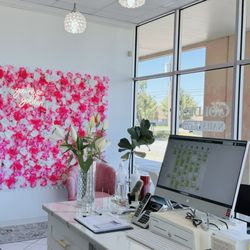 Golden Nails & Spa