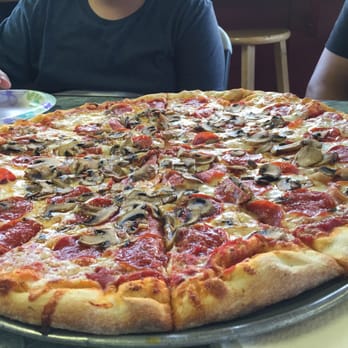 Spaghettini - Fresh mushroom pizza - Italian Near Me - Haleiwa, Hawaii