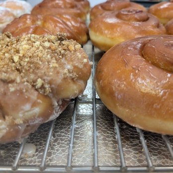 Foster's Donuts - Donuts Near Me - Grover Beach, California