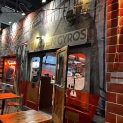 Love 'n Gyros - Outside