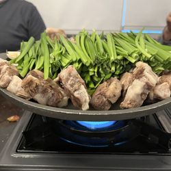 Daeho Kalbijjim & Beef Soup - Making oxtail soup at our table
