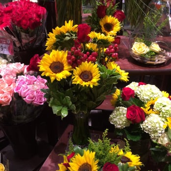 Vons - I love their floral arrangements - Grocery Near Me - Fresno, California