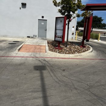 Smoothie King - Need to fix their outdoor signage - Juice Bars & Smoothies Near Me - San Marcos, Texas