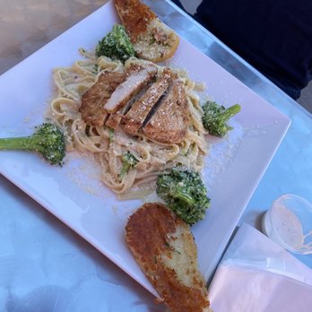 George's Cafe - Chicken Alfredo Fettuccine - Breakfast & Brunch Near Me - West Covina, California