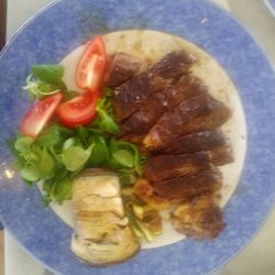 Borgo del Merlo - Steak and a salad with Tomatoes